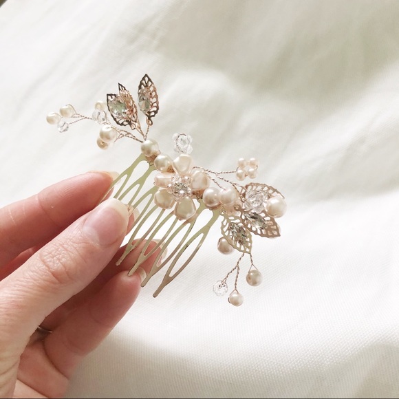 Beautiful Hair Comb 🦋 - Picture 2 of 3